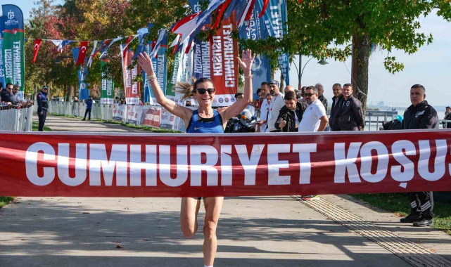 16 ülkeden sporcu Kocaeli'de Cumhuriyet için koştu