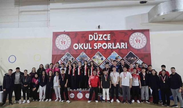 161 sporcu bilek güreşinde mücadele etti