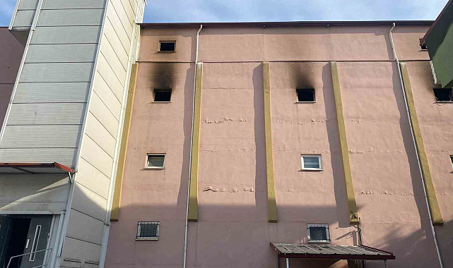 4 katlı mobilya deposunda yangın: Ürünler kullanılamaz hale geldi