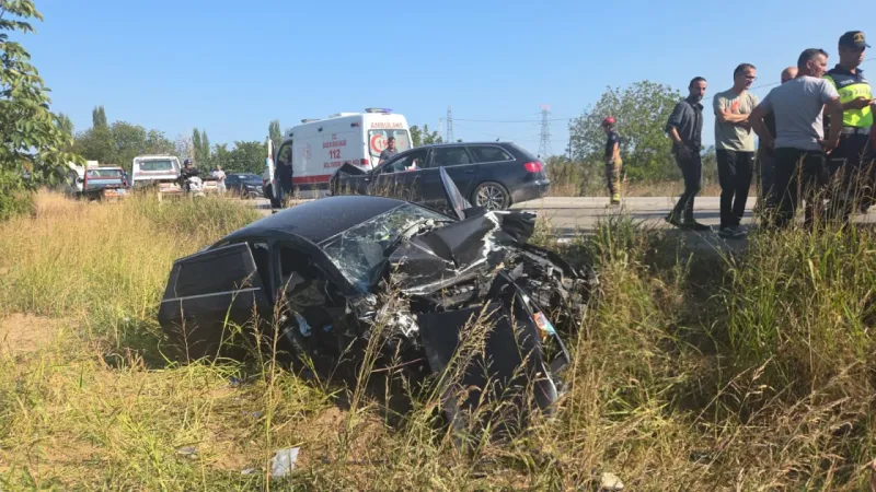 54 plakalı otomobil Bursa'da kazaya karıştı! 4 kişi yaralandı