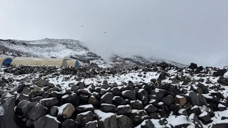 Ağrı Dağı'nda kar yağışı etkili oldu