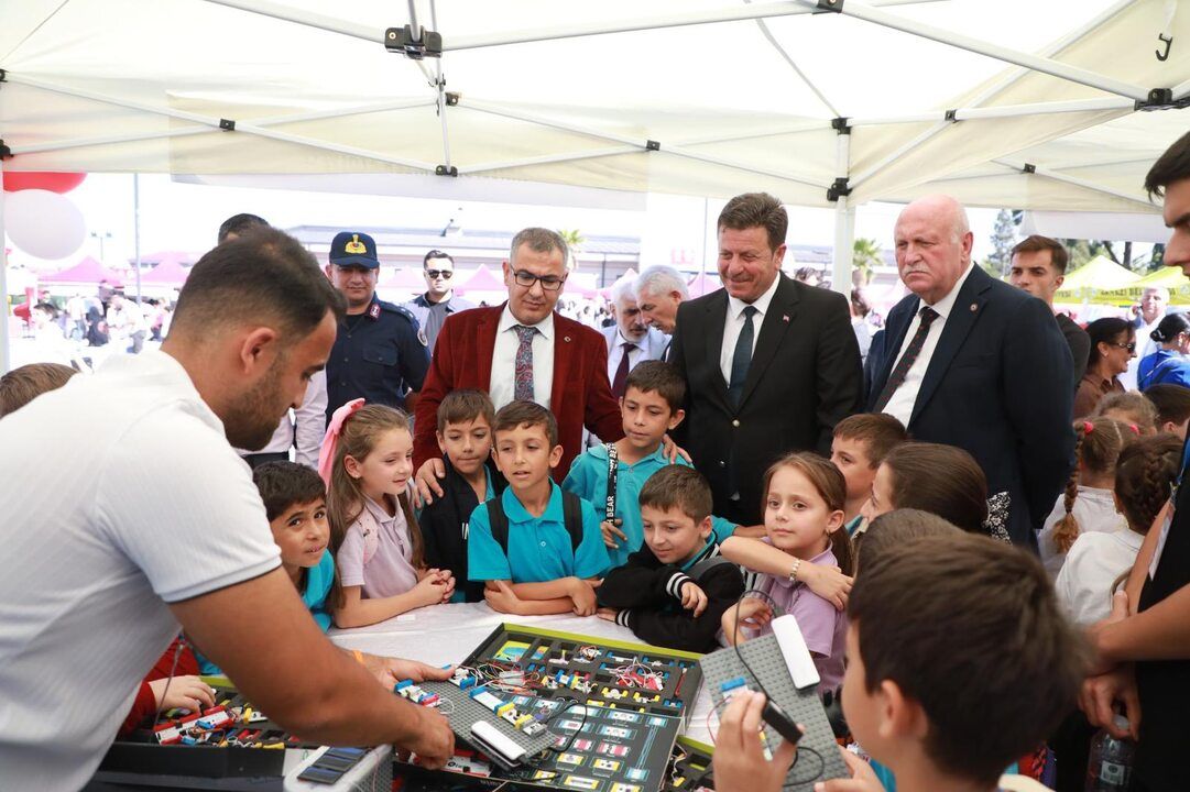Akyazı Bilim Şenliği törenle açıldı