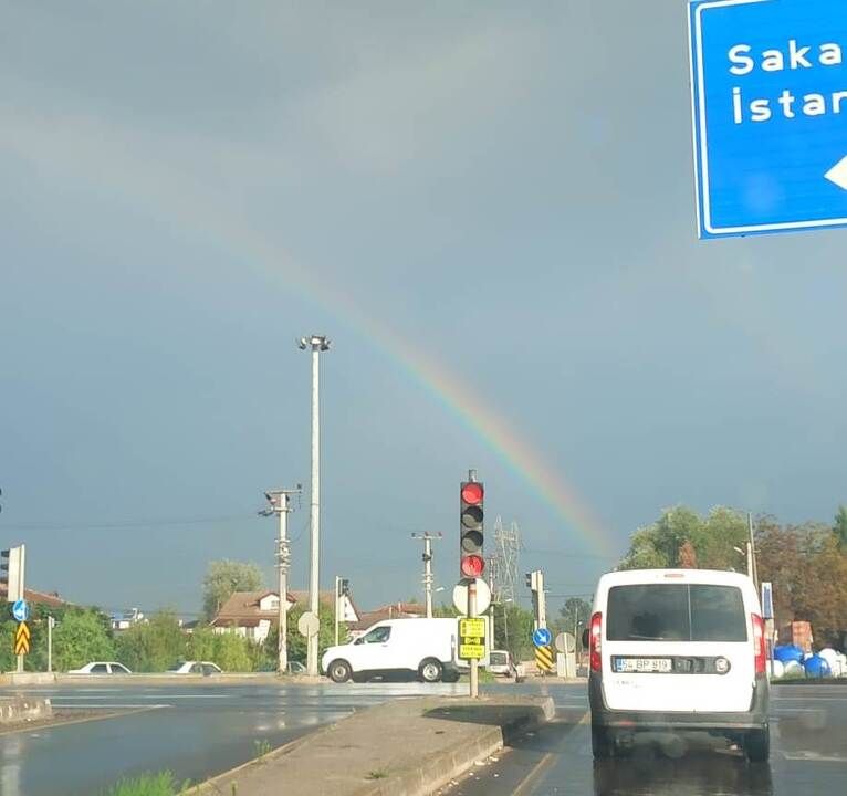 Akyazı'da gökkuşağı sürprizi