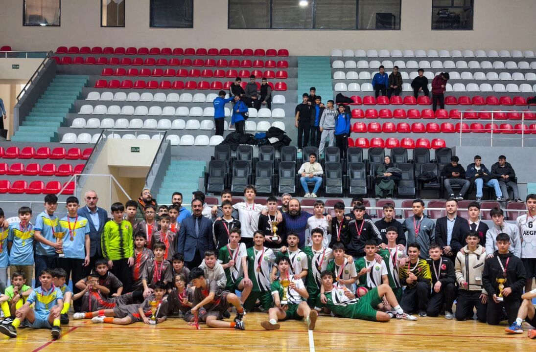Akyazı’da Okul Sporları Futsal Müsabakalarında Ödüller Sahiplerini Buldu