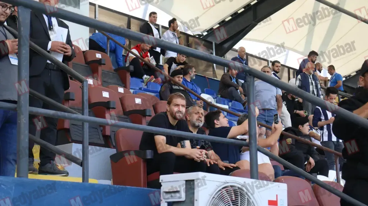 Arkadaşları oynadı o izledi! Caner Erkin maçı tribünden takip etti