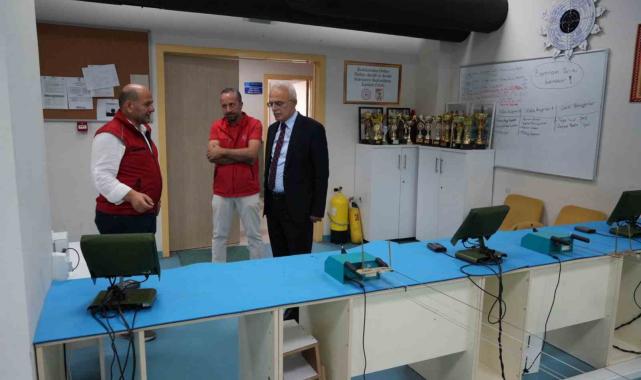 Arslantürk, Bahçeşehir Gençlik Merkezi'ni inceledi