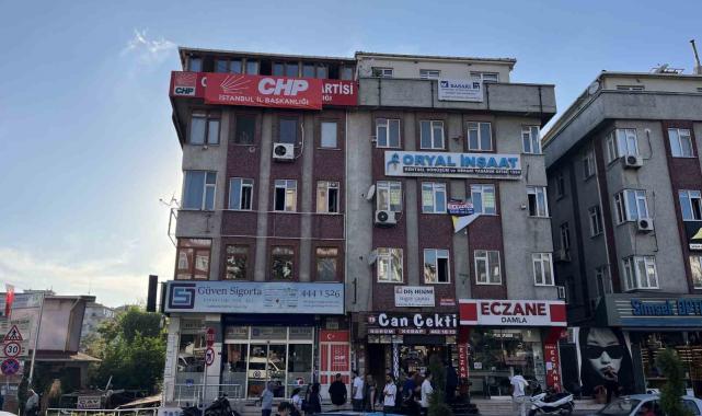 Bahçelievler İlçe Başkanlığı binasına "CHP İstanbul İl Başkanlığı" yazısı asıldı