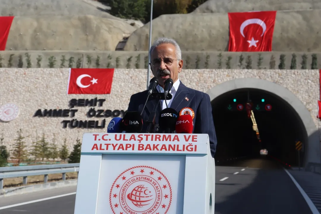 Bakan Uraloğlu, Şehit Ahmet Özsoy Tüneli'nin açılışını yaptı