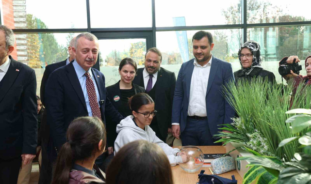 Başkan Büyükakın: "Kütüphanelerde gençlerimizi geleceğe hazırlıyoruz"