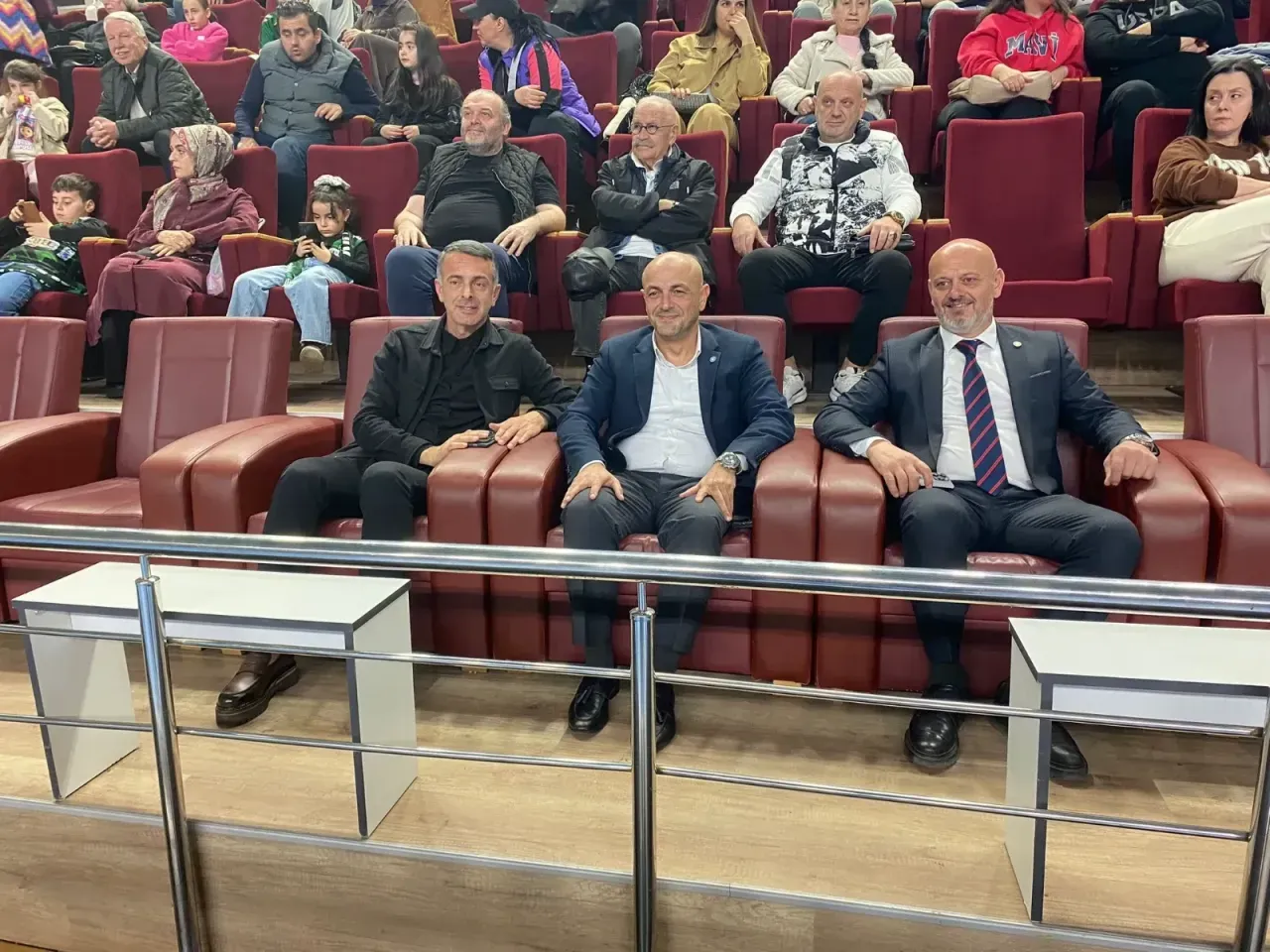 Başkan Sarıoğlu’ndan çağrı:"Sakarya Kadın Voleybol takımı Büyükşehir himayesine alınmalı"