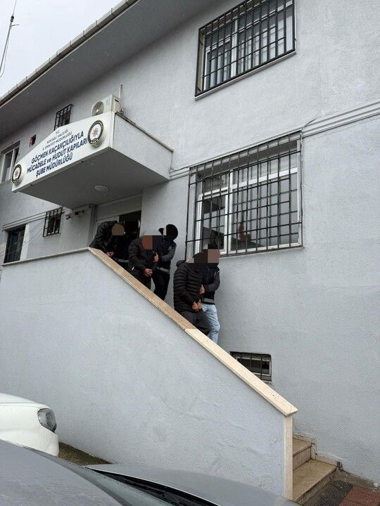 Bir tır göçmeni Sakarya’ya bırakacaklardı, organizatörler yakalandı