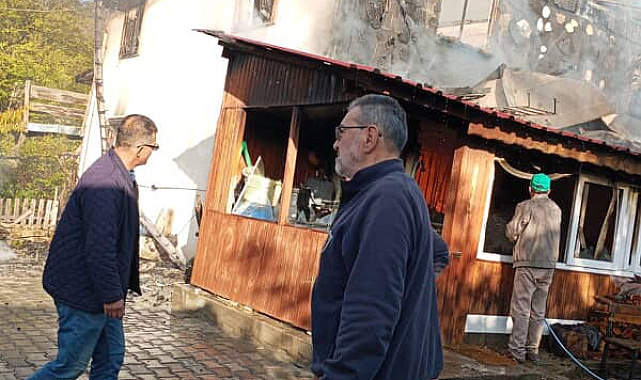 Bolu'da 2 katlı ev küle döndü