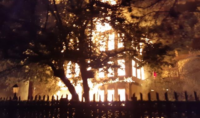 Bolu'da tarihi Keyvanlar Konağı kül oldu: Alevler geceyi aydınlattı