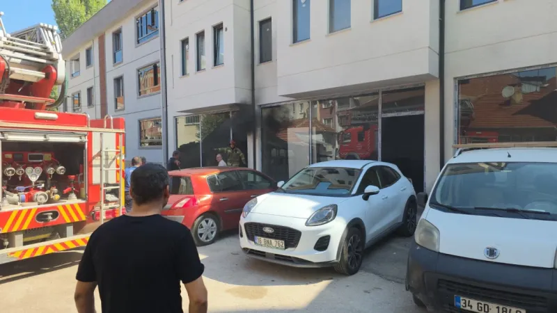 Bursa'da iş yeri deposunda yangın!