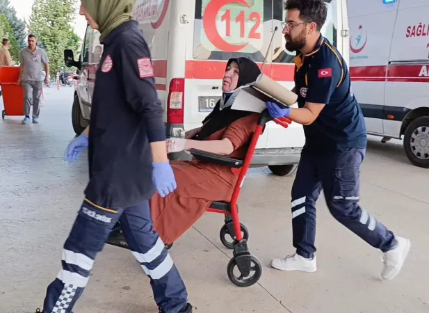 Bursa'da işçi servisi ile minibüs çarpıştı: 4 yaralı
