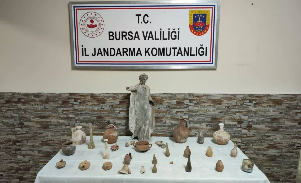 Bursa'da tarihi eser operasyonunda 29 obje ve heykel ele geçirildi