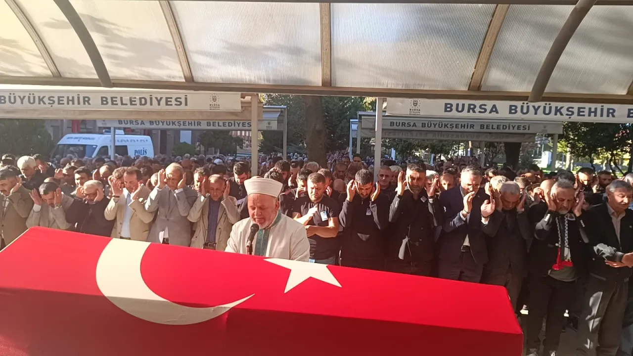 Bursa'da vefat eden gazi polis memuru son yolculuğuna uğurlandı