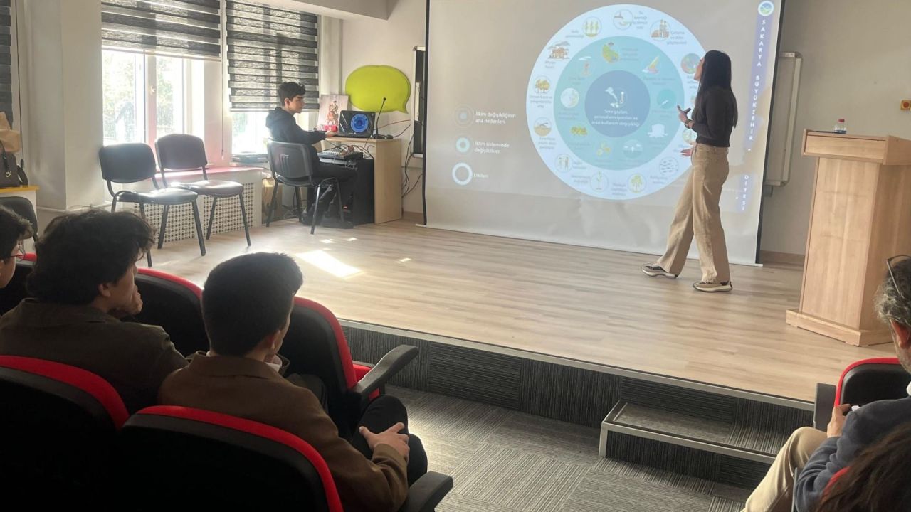 Büyükşehir bin 400 lise öğrencisine “İklim Değişikliği ve Sıfır Atık” eğitimi verdi