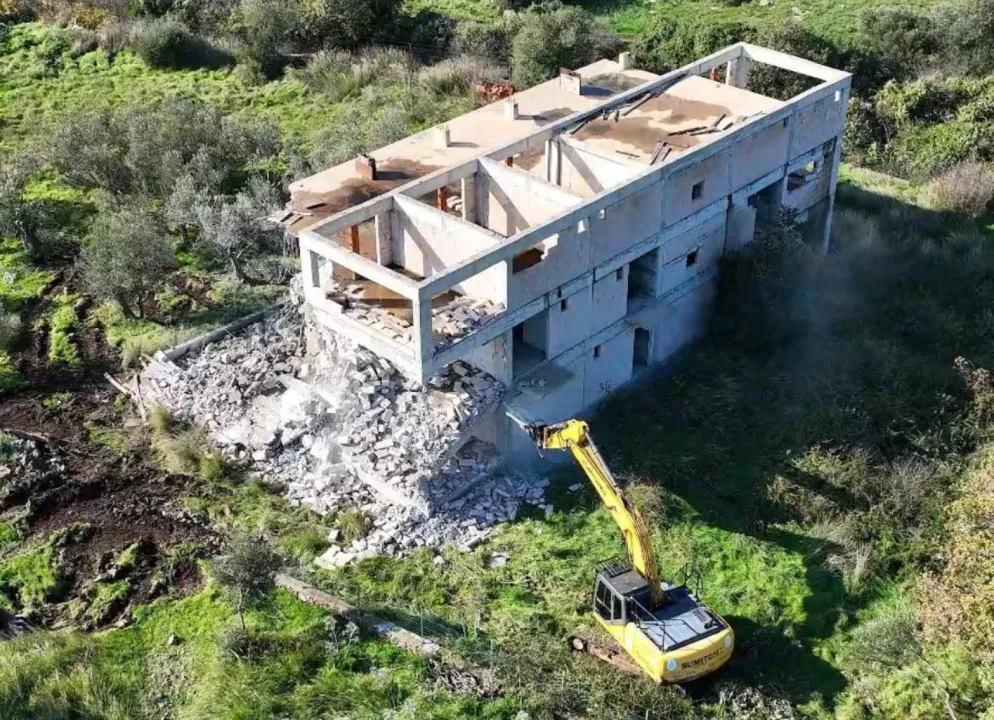 Çanakkale'de 66 kaçak yapı yıkıldı