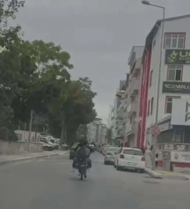 Çanakkale'de trafiği tehlikeye atan motosikletli yakalandı