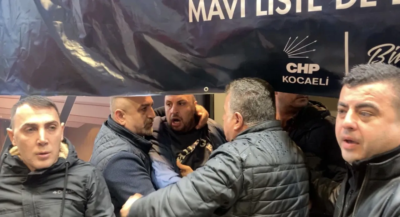 CHP Kocaeli İl Kongresi'nde gerginlik!