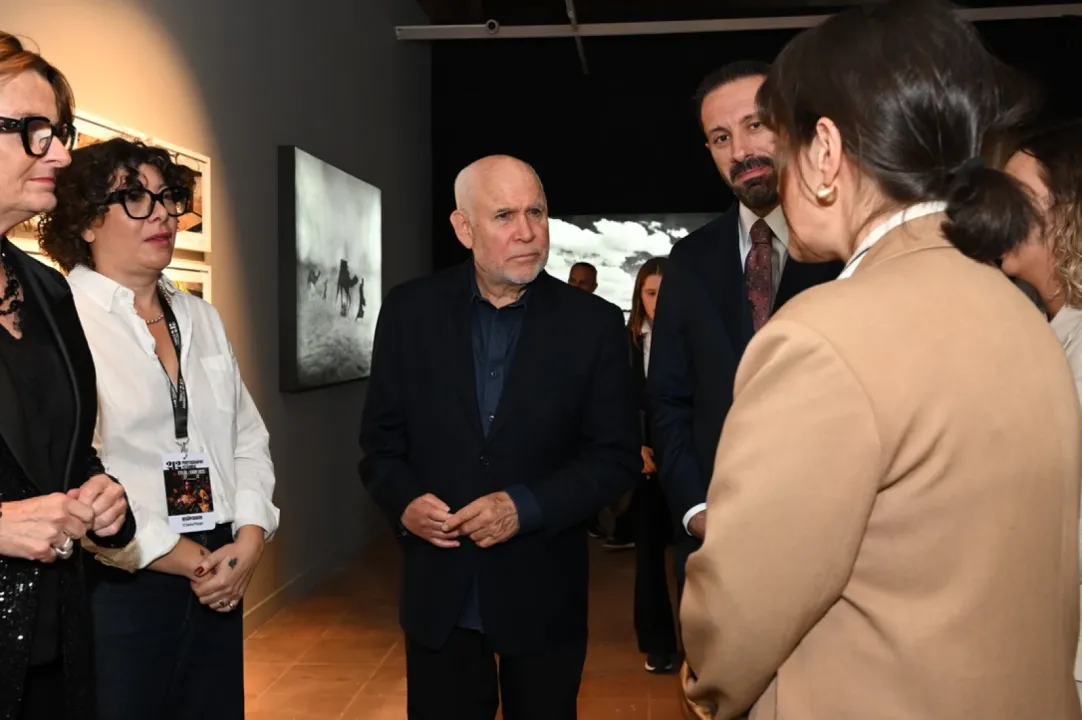 Dünyaca ünlü fotoğrafçı Steve McCurry'in "The Haunted Eye" sergisi sanatseverlerle buluştu