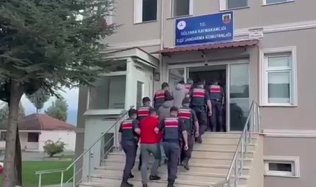 Düzce'de havaya ateş açan 5 kişi kıskıvrak yakalandı