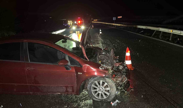 Düzce'de otomobil bariyerlere çarptı: 1 yaralı