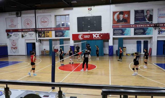 Düzce Kadın Voleybol Takımı, yeni sezon hazırlıklarını sürdürüyor