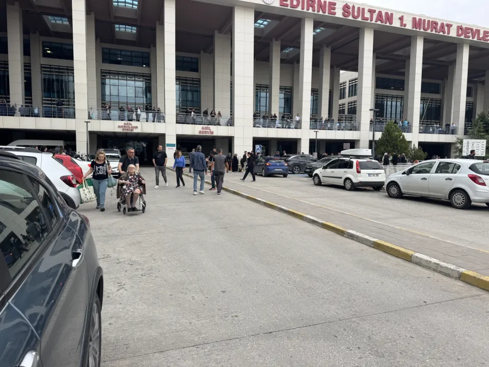Edirne'de hastanede çıkan yangına müdahale ediliyor
