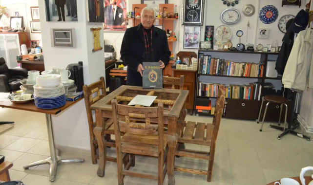 Emekli öğretmenin evinden tarih fışkırıyor: II. Mahmut'un masasından Çanakkale kılıcına