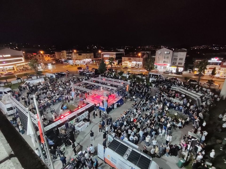 Erenler boks heyecanına ev sahipliği yaptı