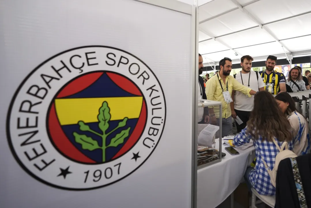 Fenerbahçe Kulübü seçimli olağanüstü genel kurulunda oy verme işlemi devam ediyor