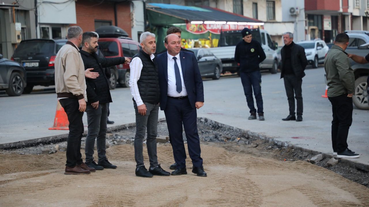 Ferizli'de iki önemli caddenin kesişimi yenilendi: "Ferizli her şeyin en güzeline layık"