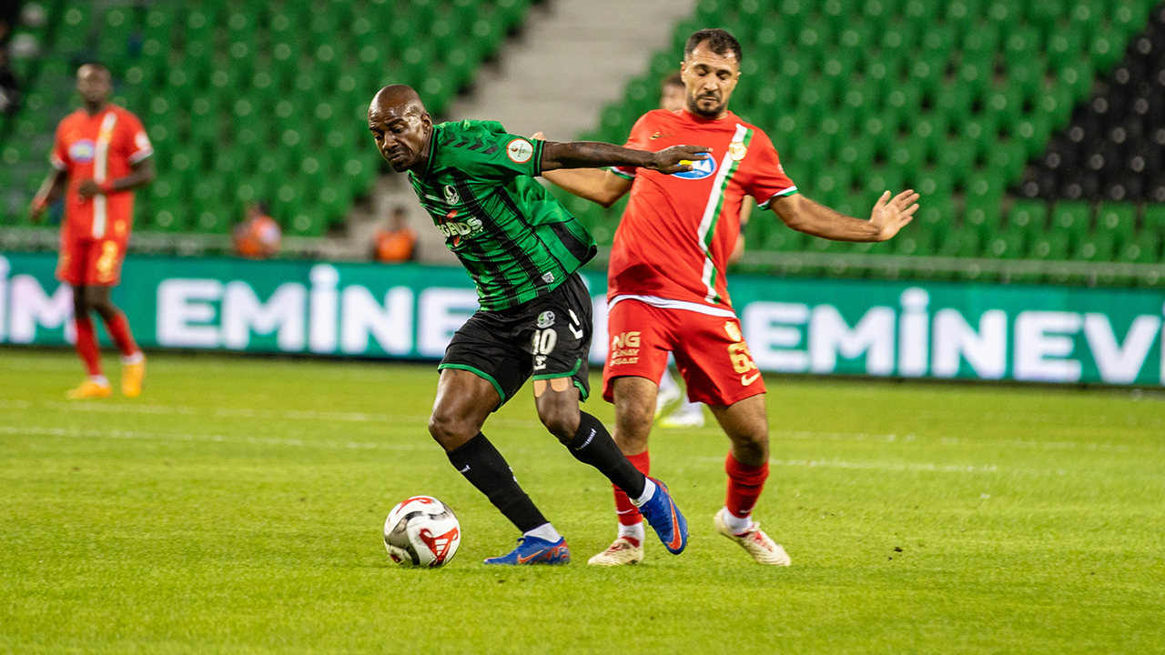 Gael Kakuta, Sakaryaspor’u sırtlıyor!