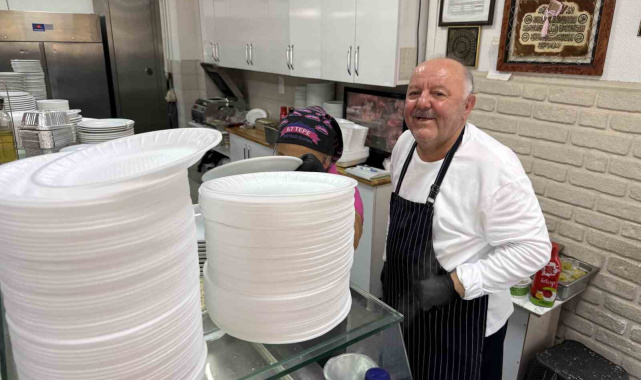 Gariban pilavcısı 'Haluk Baba' öğrencilerin ve dar gelirlilerin uğrak noktası