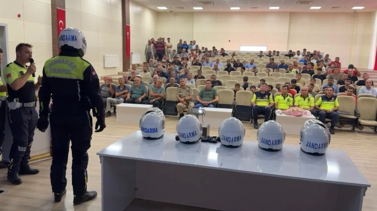 Gaziantep’te jandarmadan 150 motosiklet sürücüsüne güvenli sürüş eğitimi
