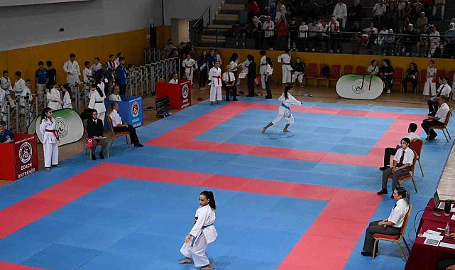Gaziosmanpaşa'da "Başkanlık Kupası Açık Karate" ile "Masa Tenisi" turnuva heyecanı