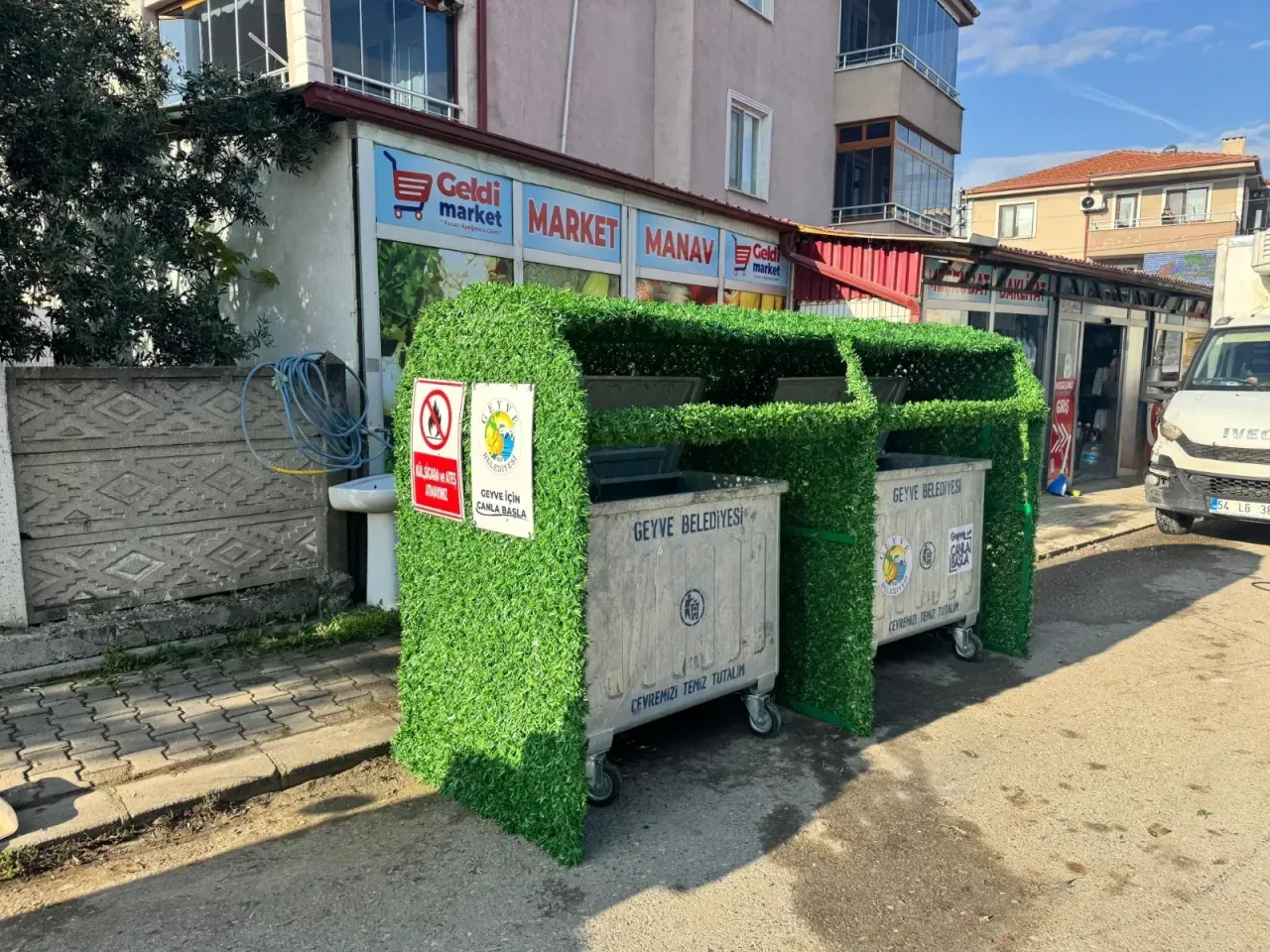 Geyve Belediye'sinden çöp konteynerlerine estetik dokunuş
