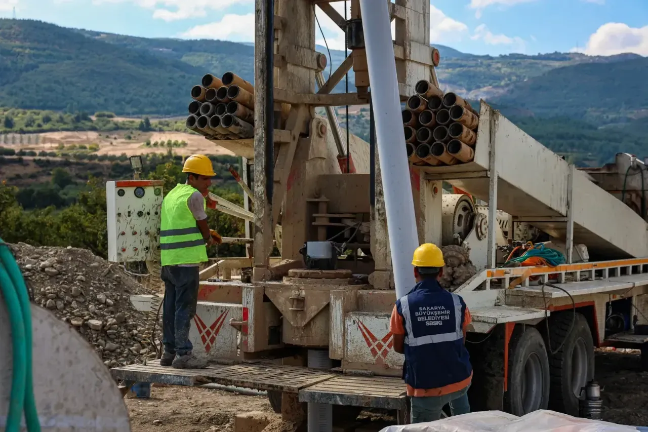 Geyve'ye 132 metre derinlikten yüksek kaliteli içme suyu!