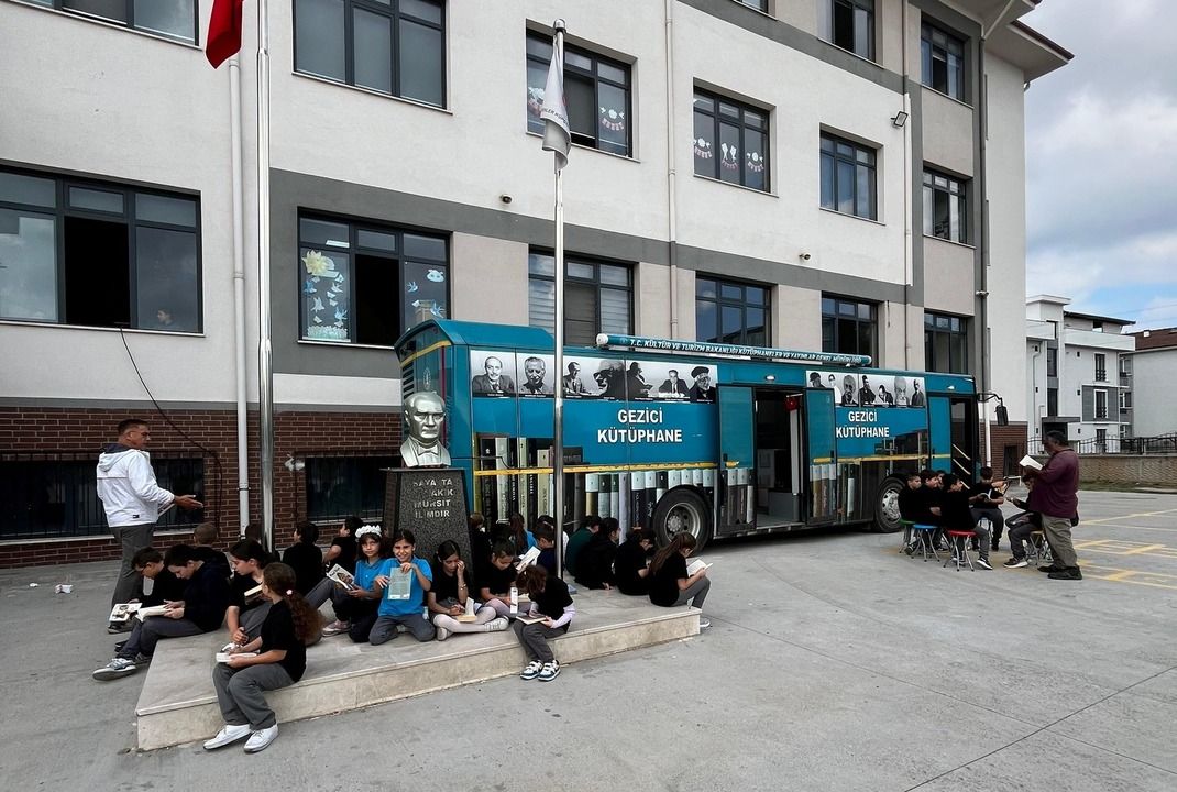 'Gezici Kütüphane' okulları gezmeye başladı