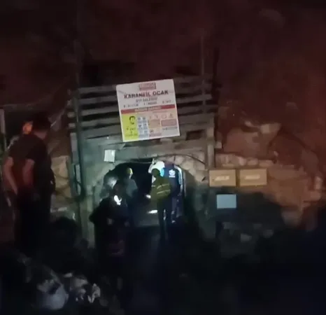 Göçük altındaki işçiler 22 saattir kurtarılmayı bekliyor