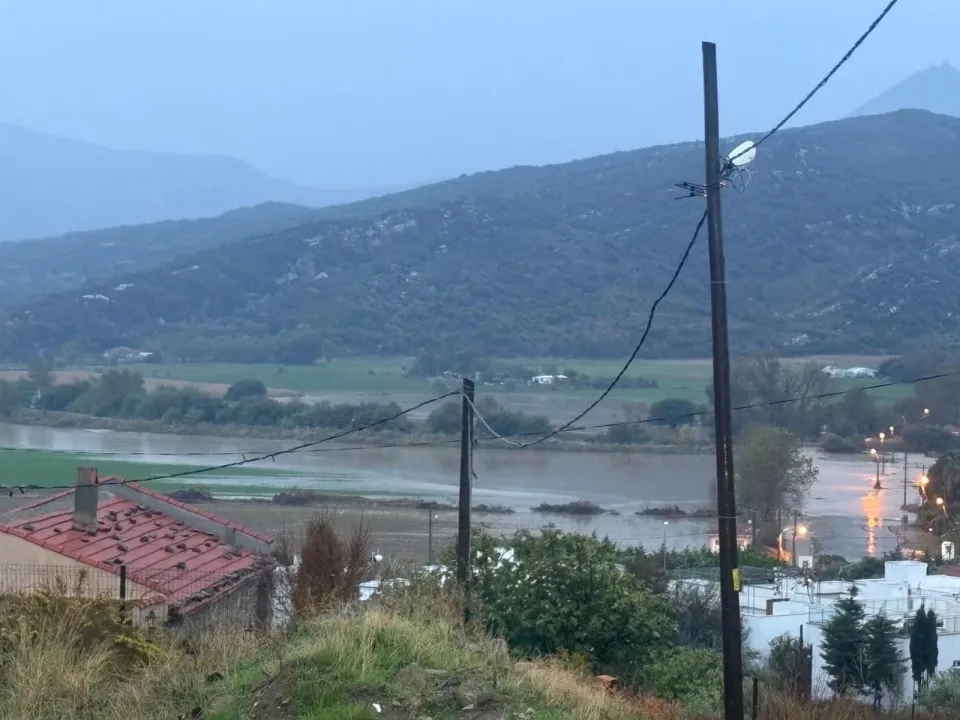 Gökçeada'da kuvvetli sağanak hayatı olumsuz etkiledi