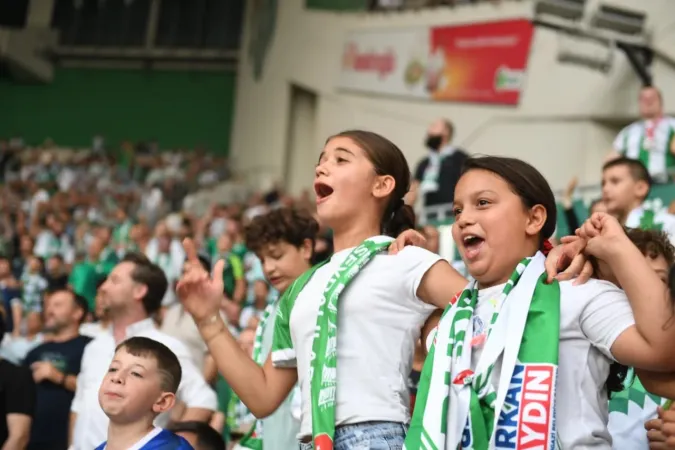 İlk defa maça giden çocukların heyecanı