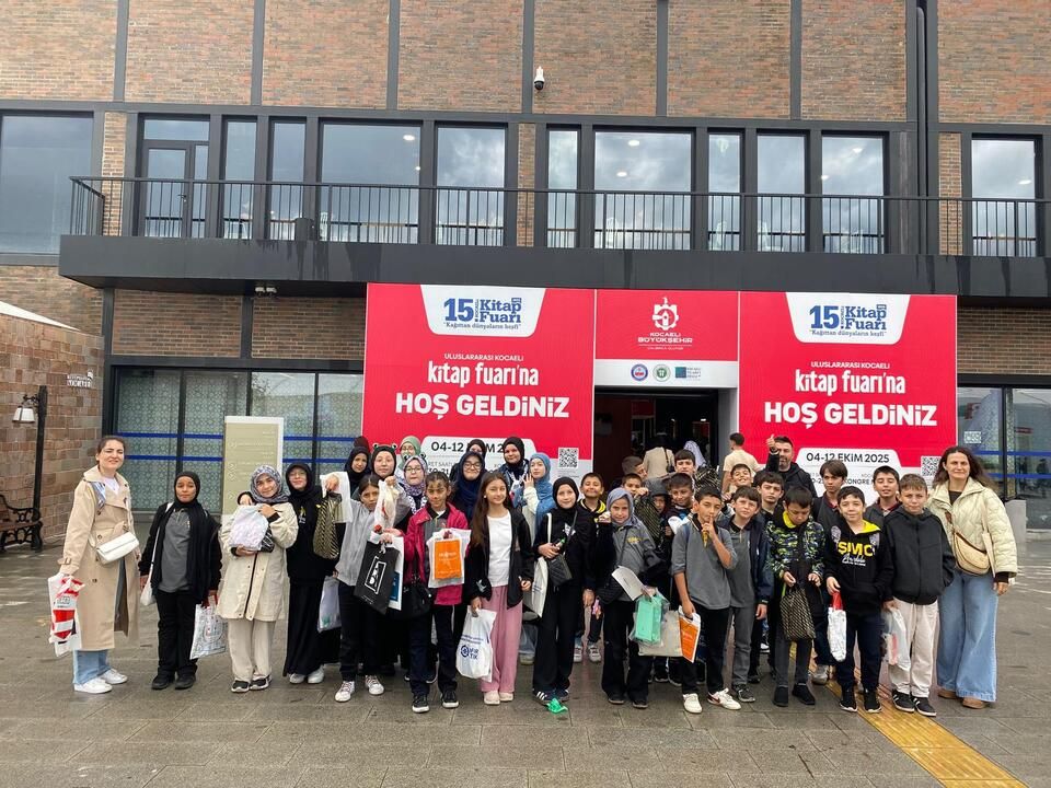 İmam Hatip öğrencileri Kocaeli Kitap Fuarı'nda