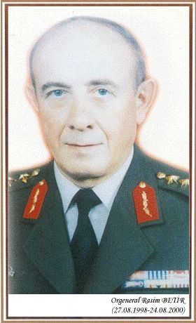 İsmi Hendek'te bir mahalleye ve camiye verilmişti... Emekli Orgeneral Rasim Betir Paşa'yı kaybettik