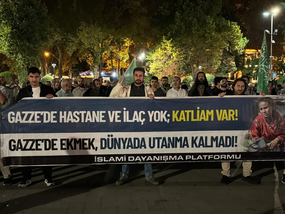 İsrail'in saldırdığı Gazze'ye İstanbul'da destek eylemi