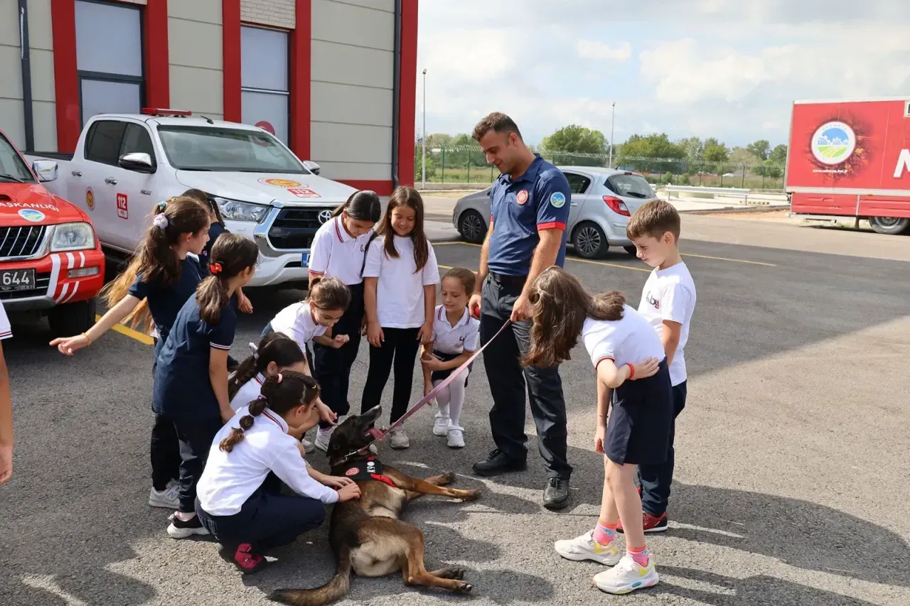 İtfaiyecilik haftasında miniklere eğitim verildi