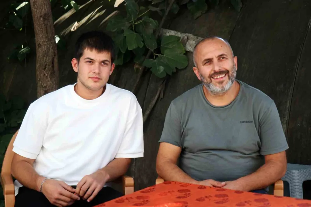 Jandarmaya yakalanan Sakaryalı genç, milyonların kalbine dokundu! Mert ve babası yaşananları böyle anlattı