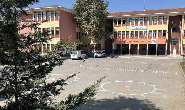 Kantinden ekler yiyen 5 öğrenci zehirlenme şüphesiyle hastaneye kaldırıldı